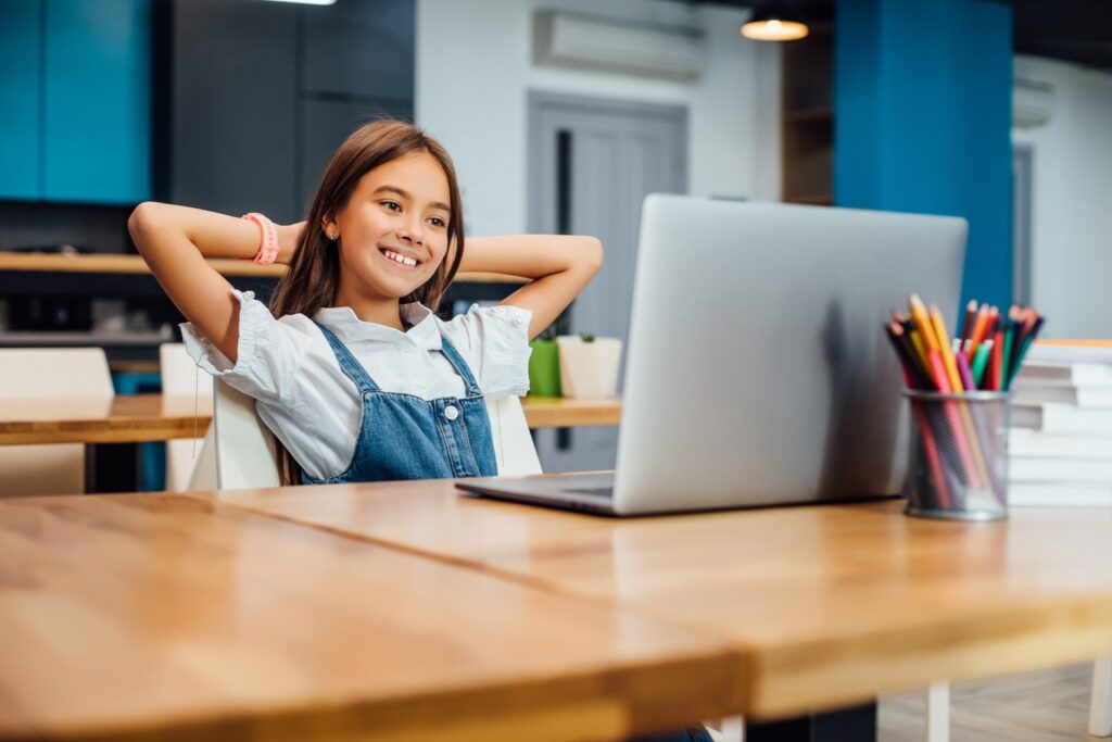 Soutien scolaire en ligne personnalisé : boostez la réussite des enfants de vos salariés